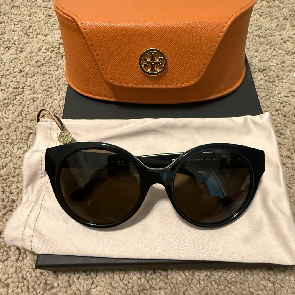 Tory Burch Black Sunglasses Cat-Eye Design